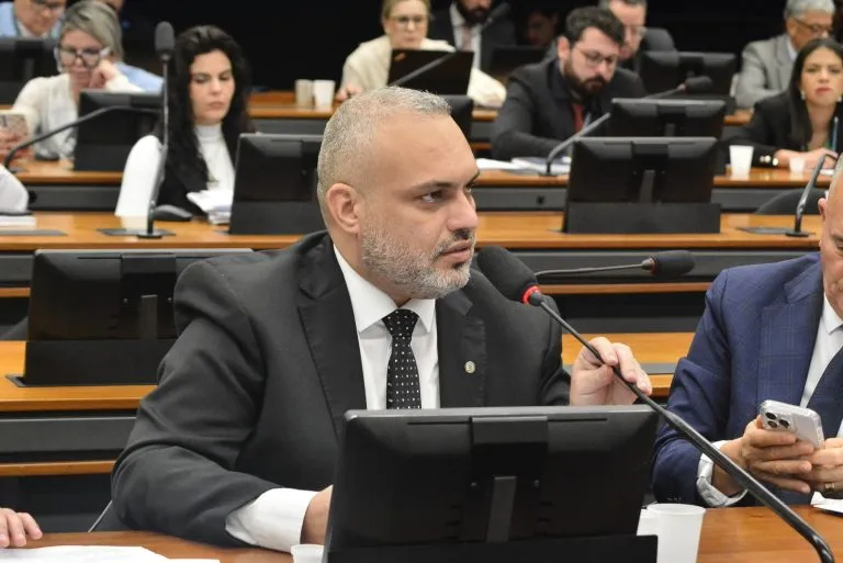 Projeto de lei propõe indenização por abandono gestacional