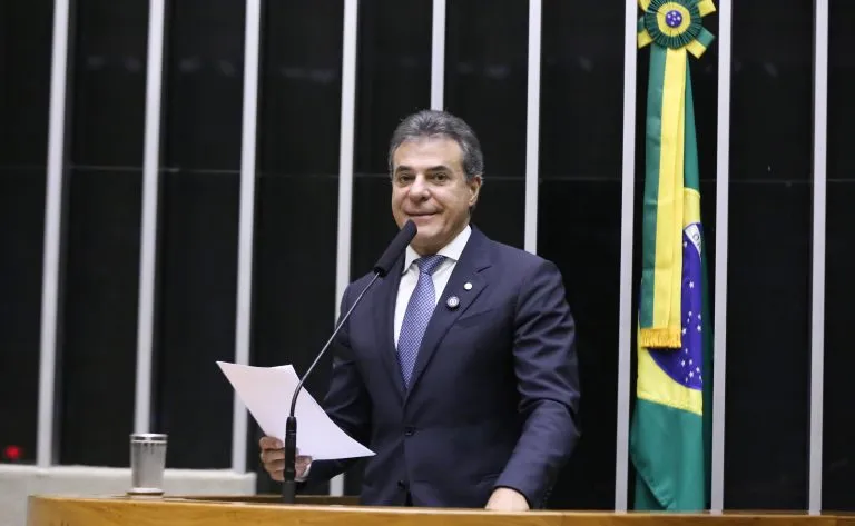 Faturas de cartão mais claras: projeto quer nome fantasia e CNPJ em compras