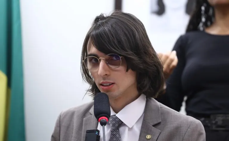 Trabalho escravo em garimpos ilegais: projeto propõe dobrar punição