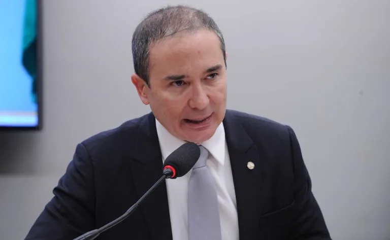 Câmara quer obrigar rádios e TVs a divulgar agenda de votações