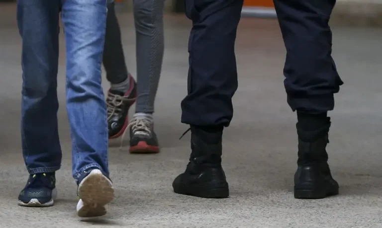 Justiça paulista suspende regras de escolas cívico-militares por possíveis violações