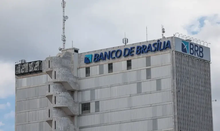 Ex-presidente do BRB aguarda convocação para novo depoimento sobre fraudes financeiras