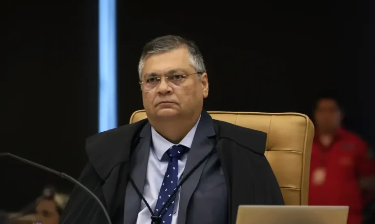 STF: Ministro Dino barra novas verbas extras para servidores acima do teto salarial