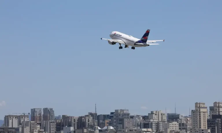 Greve na Argentina: Latam ajusta voos e passageiros devem checar status
