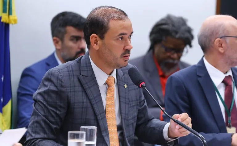 Líderes comunitários podem ganhar reconhecimento e benefícios com novo projeto de lei