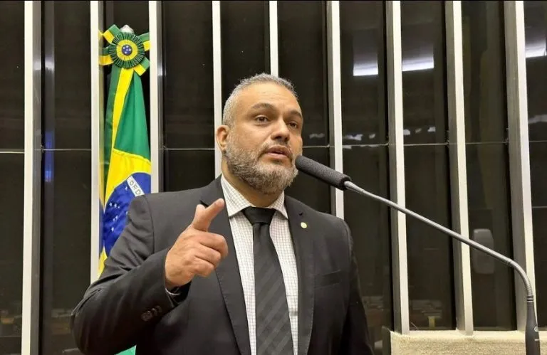 Servidores públicos poderão advogar fora do expediente com novas regras no Congresso