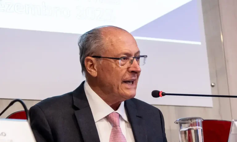 Tarifa global de 10% dos EUA: Alckmin garante que Brasil mantém competitividade