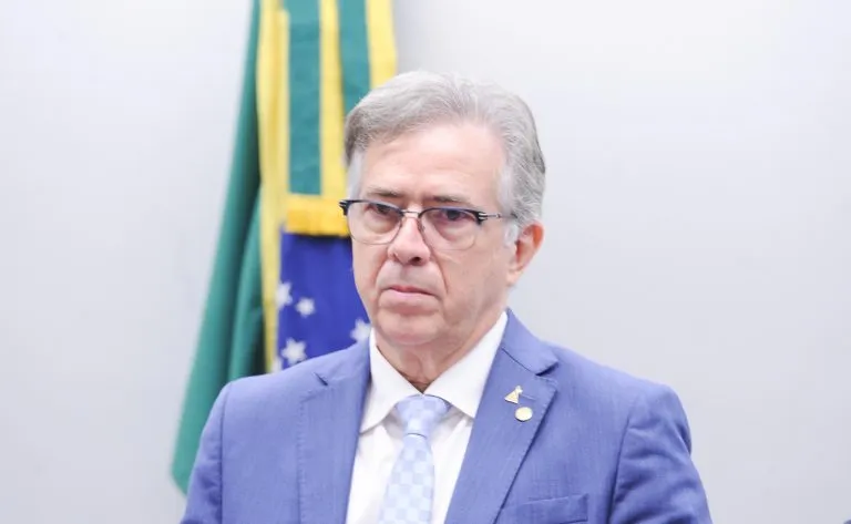 Regulamentação de aplicativos: reunião cancelada e novo relatório sem surpresas a caminho
