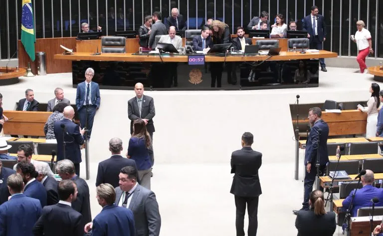 Câmara debate endurecimento contra facções: penas e apreensão de bens em foco