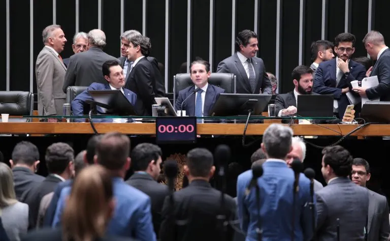 Nova lei antifacção endurece penas para crimes de milícias e organizações criminosas