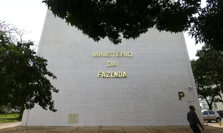 Saída de Haddad da Fazenda: viagem com Lula a possível encontro com Trump pode definir data