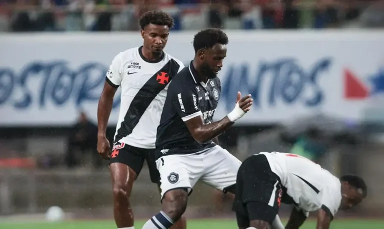 Chuva adia e gramado alagado marca empate entre Remo e Vasco no Brasileirão