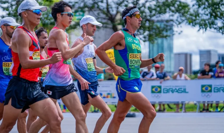 Brasil brilha no Mundial de Marcha: Caio Bonfim e time feminino levam bronze inédito em casa