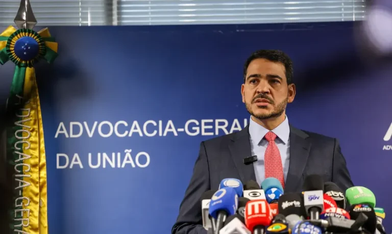 Relatório preliminar aprova indicação de Jorge Messias para o STF
