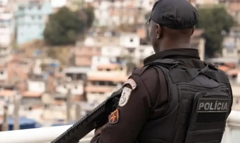 Polícia do Rio: dez militares denunciados por invasão e abuso em operação na Maré