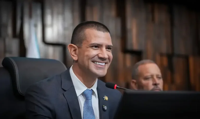 Douglas Ruas assume a presidência da Alerj após votação marcada por polêmica e obstrução