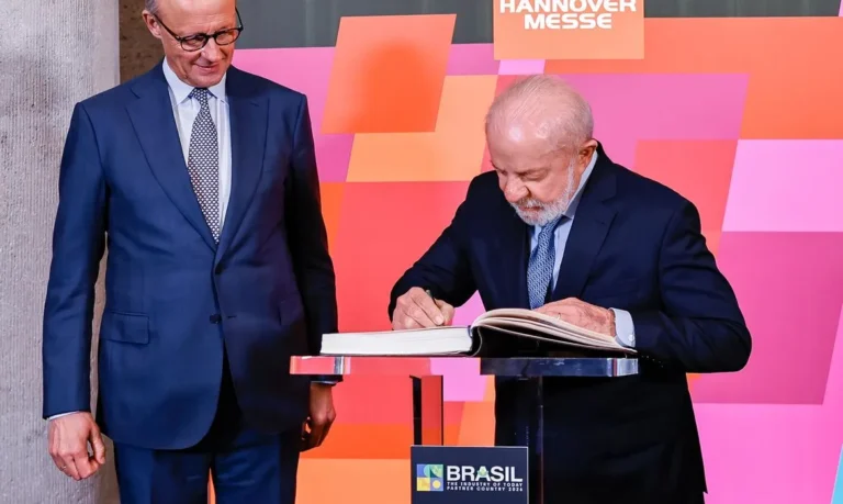 Lula na Alemanha: Brasil propõe aliança com Europa para energia limpa e alerta sobre IA