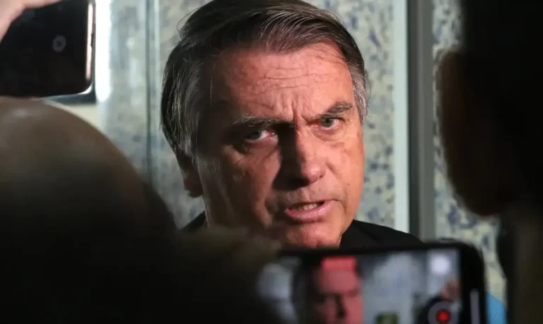 Superior Tribunal Militar atende pedido de Bolsonaro sobre dados de sua carreira no Exército