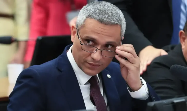 Deputado Gayer se torna réu no STF após denúncia de injúria contra o presidente Lula
