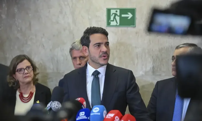 Advogado-geral da União aceita rejeição do Senado para vaga no STF e fala em “plano de Deus”