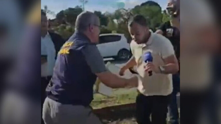 Jornalista é empurrado por perito durante cobertura de acidente e caso gera revolta em Manaus