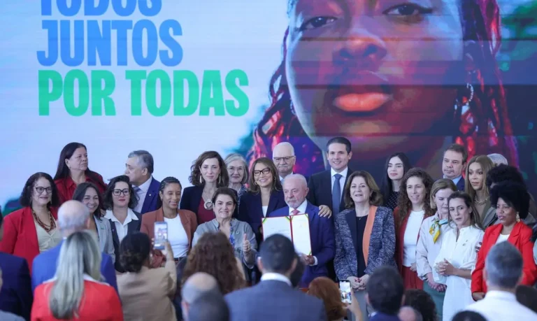 Governo intensifica escudos digitais e leis para proteger mulheres de violência online