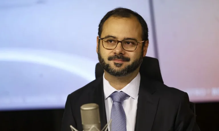 Fim da escala 6×1: governo estuda permitir mais contratações por microempreendedores