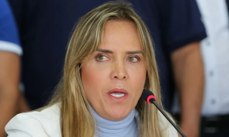 Governadora do DF Celina Leão deixa hospital após tratamento para pneumotórax