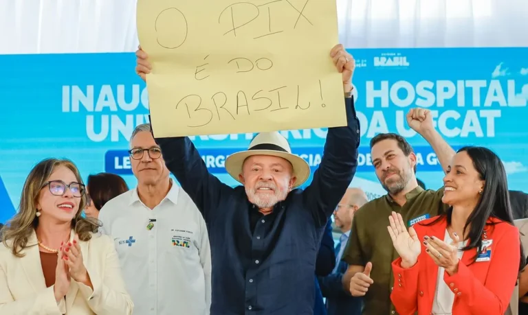 Lula defende Pix e critica EUA por favorecerem gigantes de pagamentos