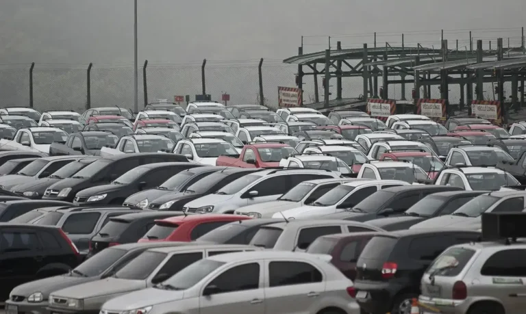Mercado automotivo brasileiro registra alta expressiva nas vendas de veículos novos até maio
