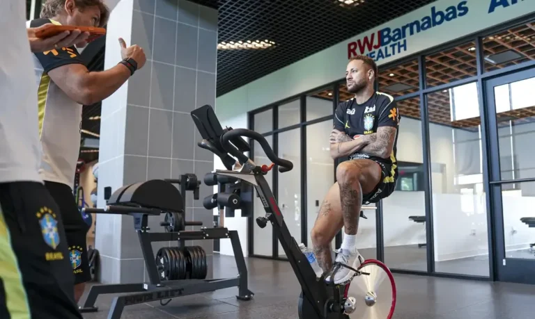 Neymar apresenta boa evolução em recuperação de lesão antes da Copa do Mundo