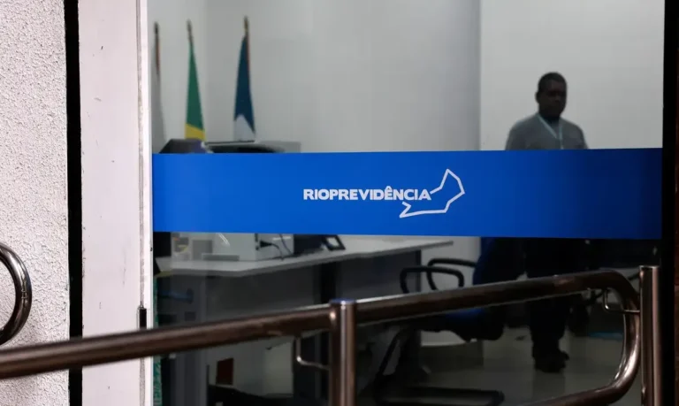 Rioprevidência redireciona fundos para aposentadorias e adota cautela em investimentos