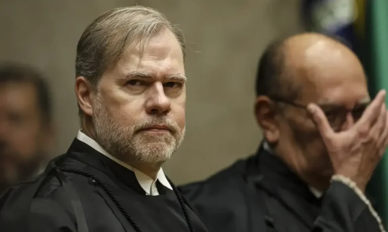 Dias Toffoli assume no TSE e reforça: “o povo decide a eleição”