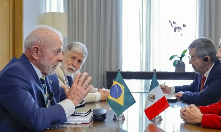 Lula traça paralelo entre protestos no México e Brasil de 2013 e alerta para ‘dedo de alguém’