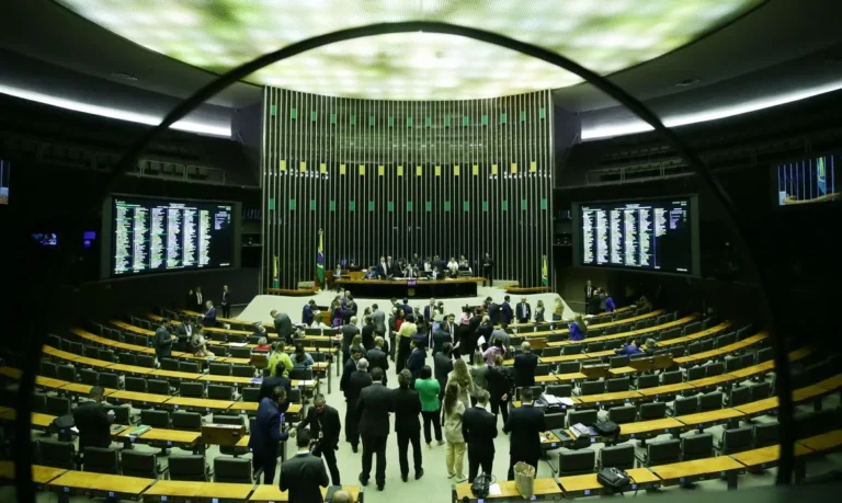Maioridade penal: entenda os próximos passos da proposta aprovada na CCJ