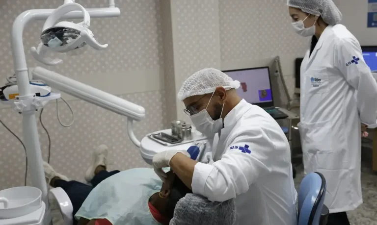 Senado avança com piso salarial de R$ 13 mil para médicos e dentistas
