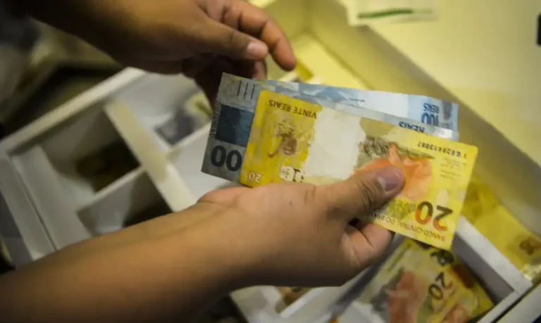 Inflação para salários acumula 4,42% em 12 meses, aponta INPC