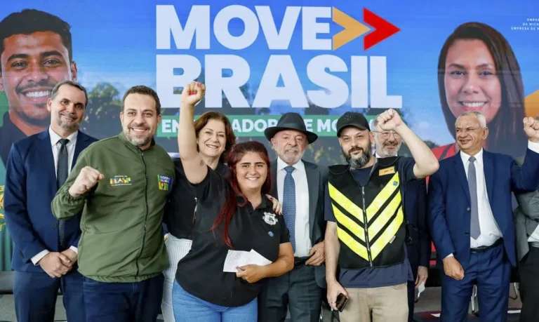 Governo lança programa de crédito para entregadores de aplicativo comprarem motos