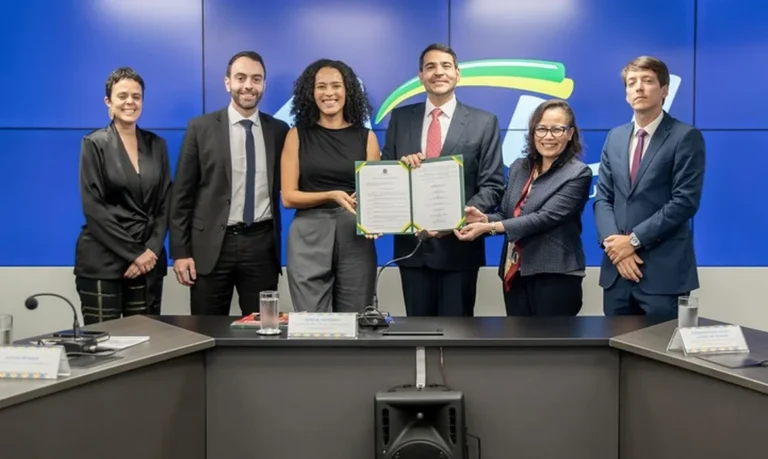 AGU firma acordo para posse de servidora barrada em cotas raciais no Itamaraty
