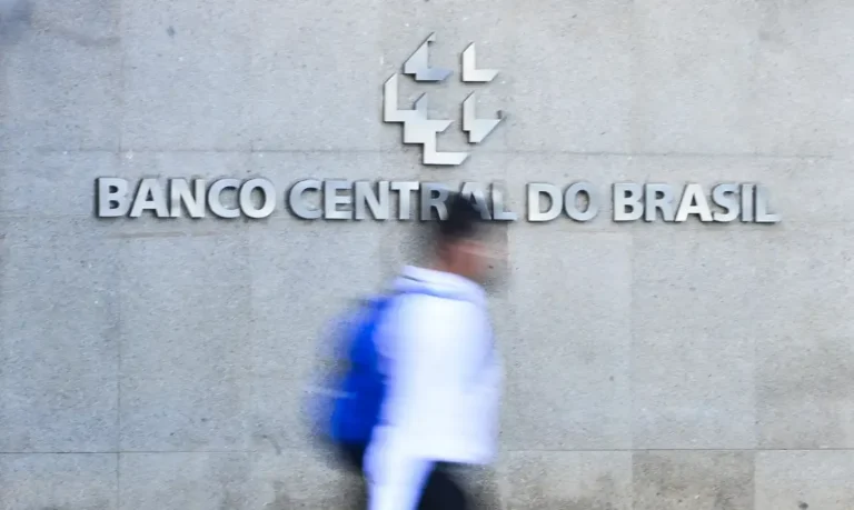 Copom em foco: juros da Selic sob análise em meio a incertezas globais e inflação em alta