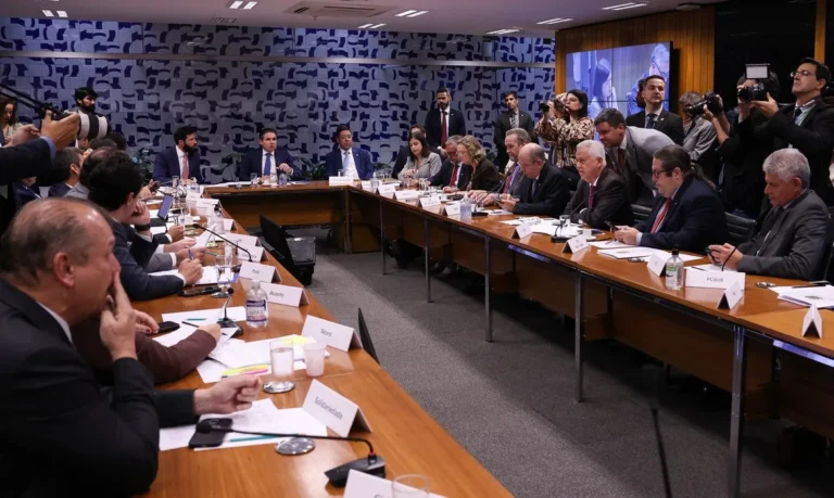 Câmara destrava pauta com retirada de urgência para fim da escala 6×1