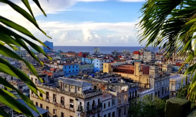 Cuba busca respiro econômico com reformas, mas especialista descarta capitalismo diante do bloqueio dos EUA