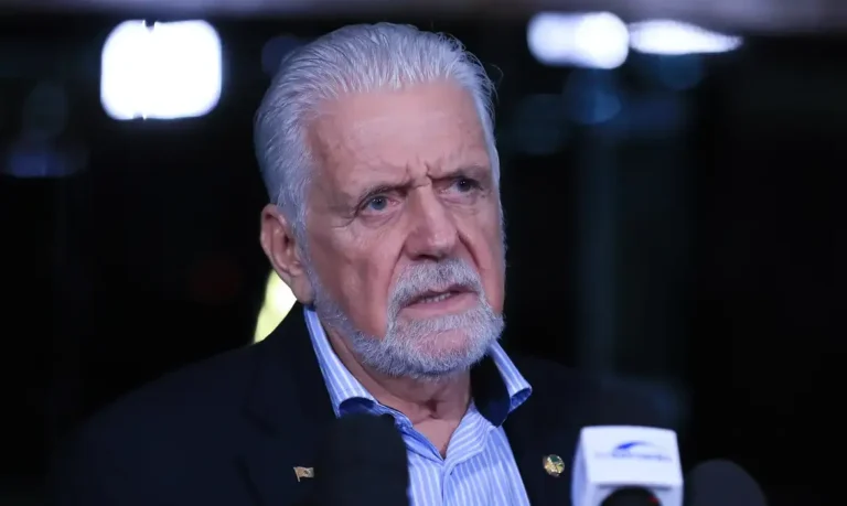 Senador Jaques Wagner é alvo de investigação da PF por suposto recebimento de vantagens