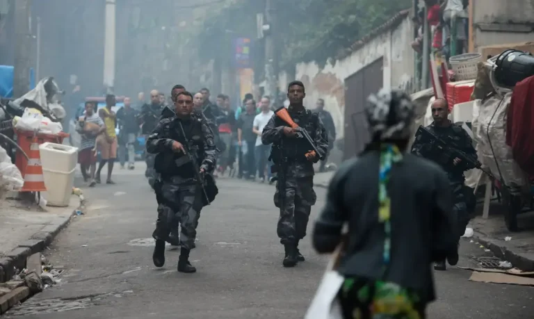 Classificar facções como terroristas pode beneficiar o crime, alerta especialista