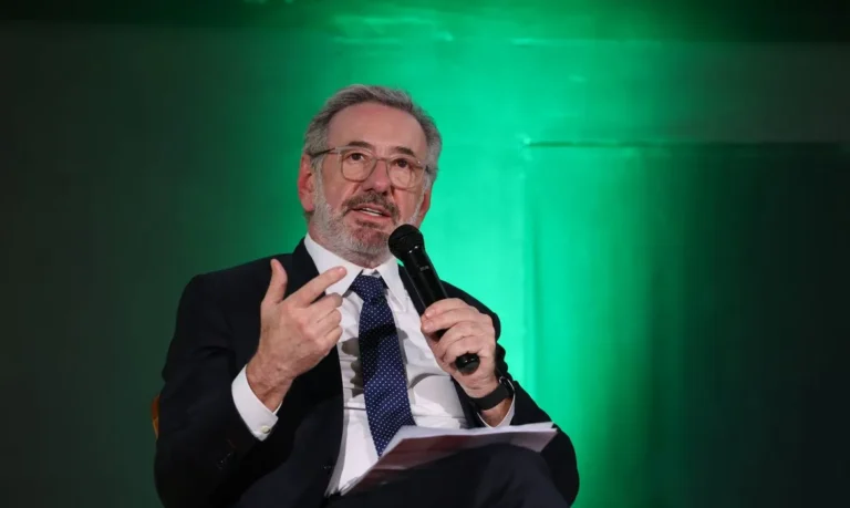 Brasil e EUA intensificam negociações para evitar novas tarifas comerciais