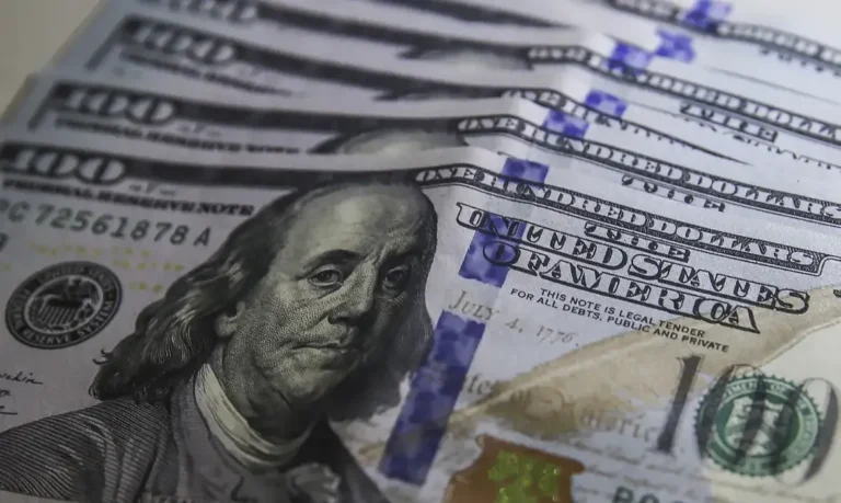Superávit comercial do Brasil atinge US$ 9,8 bilhões em junho, impulsionado por commodities