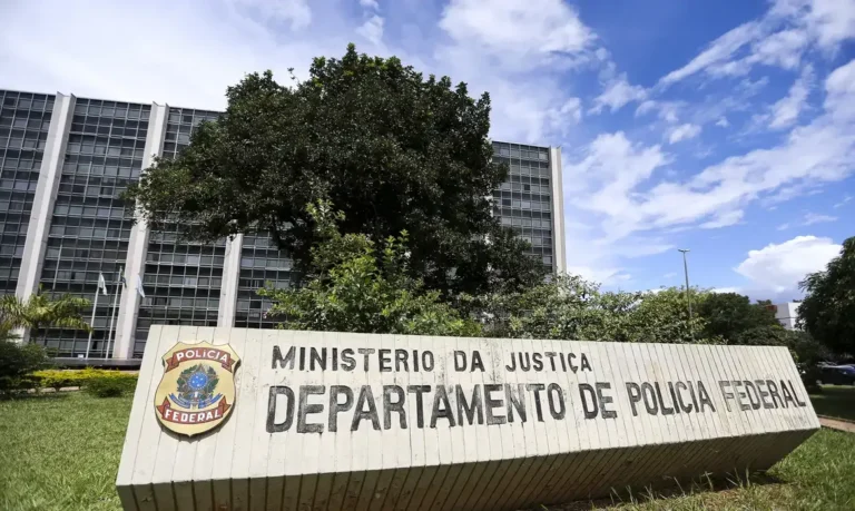 Empresário é alvo da PF por suposta intimidação a jornalistas no caso Banco Master