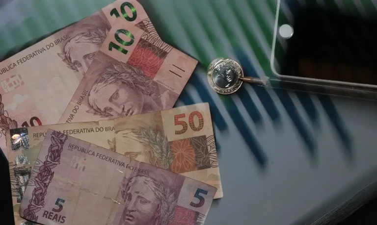 Atividade econômica brasileira mostra leve alta em maio, segundo Banco Central
