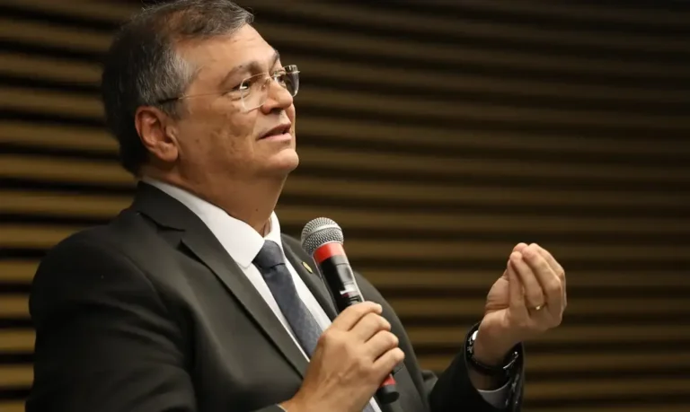 Flávio Dino encaminha à PF manifestações de partidos sobre gestão de emendas parlamentares