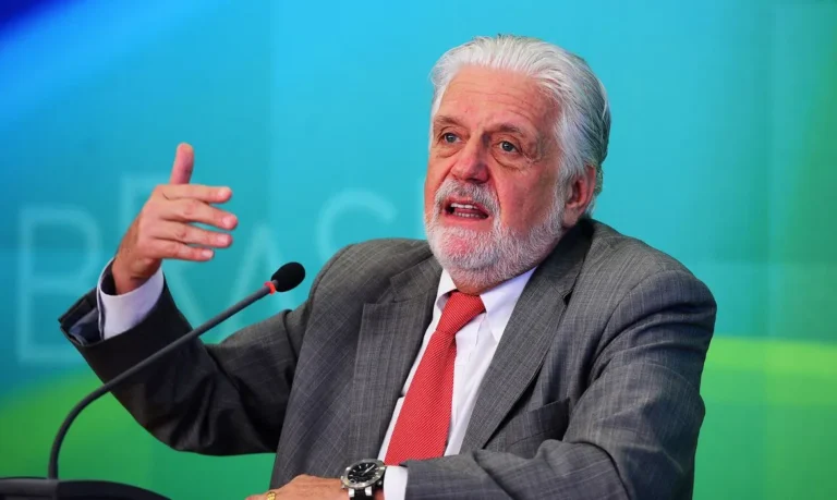 Senador Jaques Wagner é convocado pela PF para depor em investigação sobre Banco Master